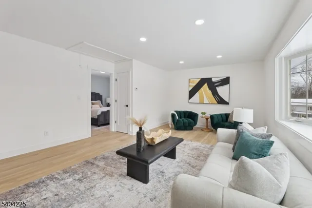 $549,900 | 512 North Lake Shore Drive, Hewitt, NJ 07421