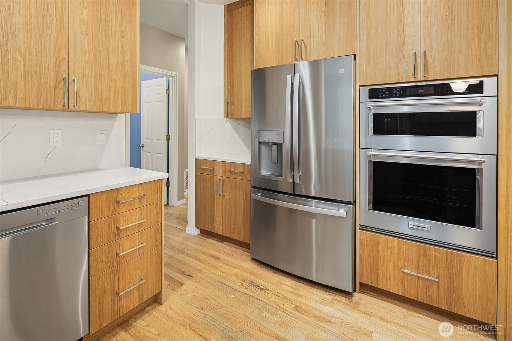 4423 Brygger Drive West Seattle, WA 98199 - Photo 11 of 37