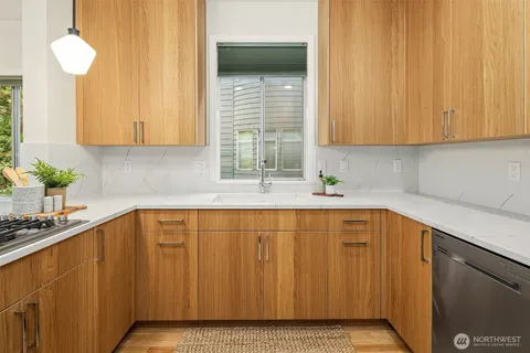 $1,339,900 | 4423 Brygger Drive West, Seattle, WA 98199