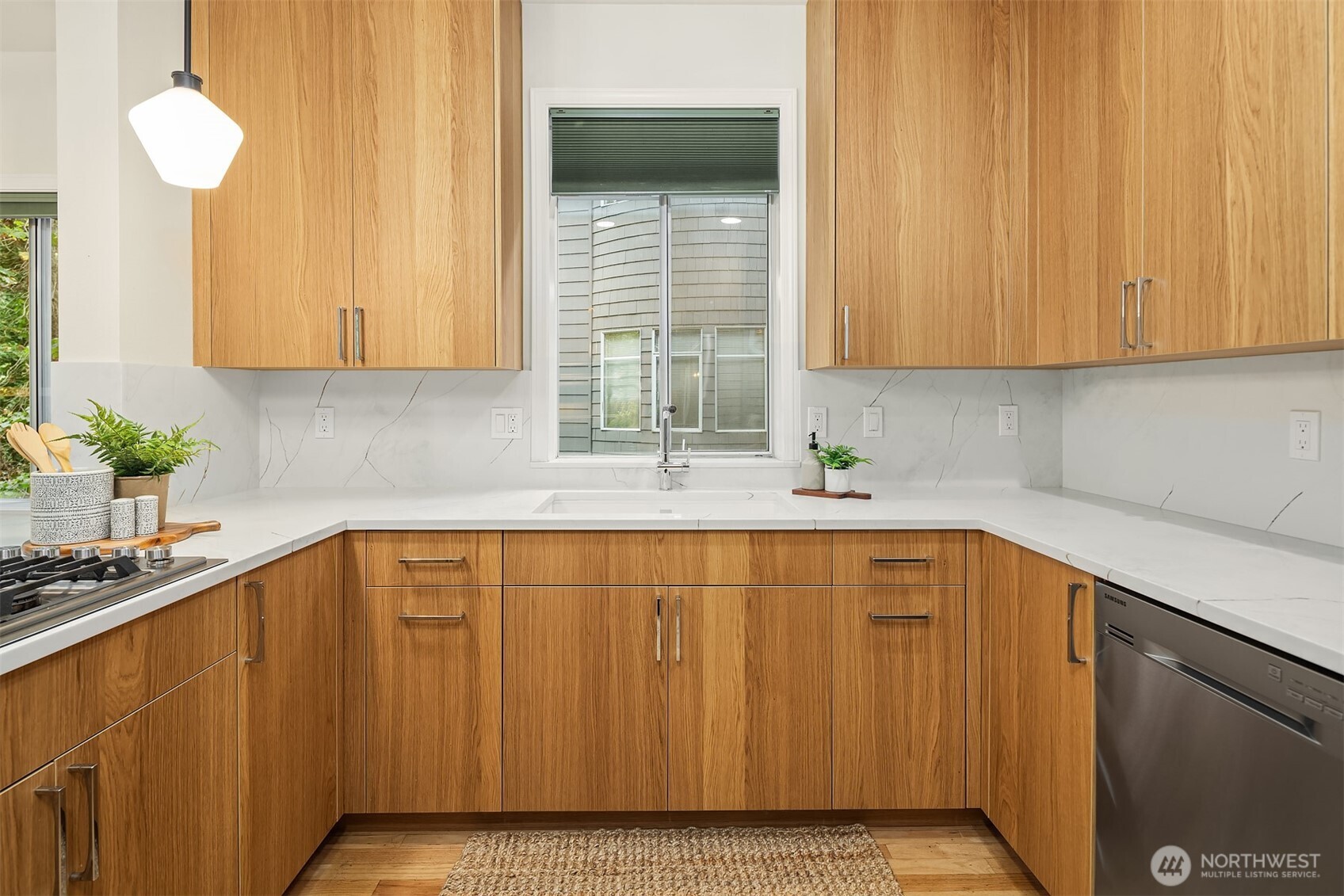 4423 Brygger Drive West Seattle, WA 98199 - Photo 12 of 37