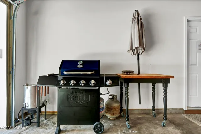 $3,000 | 305 Fayetteville Avenue, Unit 2, Carolina Beach, NC 28428