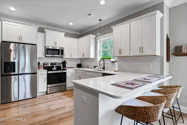 $3,000 | 305 Fayetteville Avenue, Unit 2, Carolina Beach, NC 28428