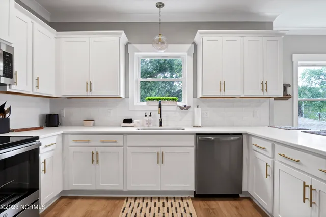 $3,000 | 305 Fayetteville Avenue, Unit 2, Carolina Beach, NC 28428