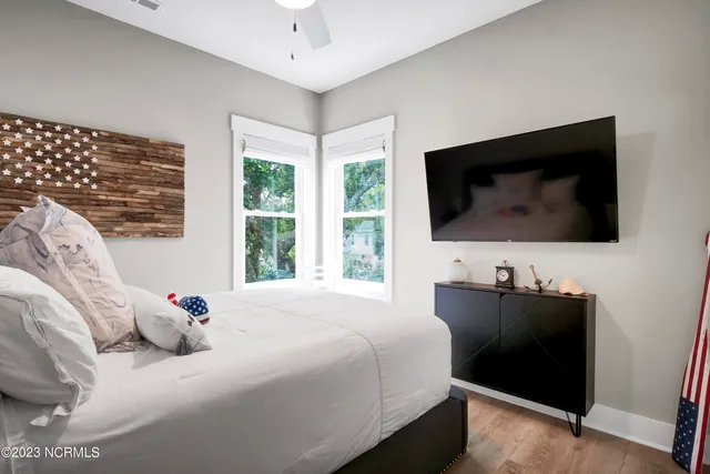 $3,000 | 305 Fayetteville Avenue, Unit 2, Carolina Beach, NC 28428