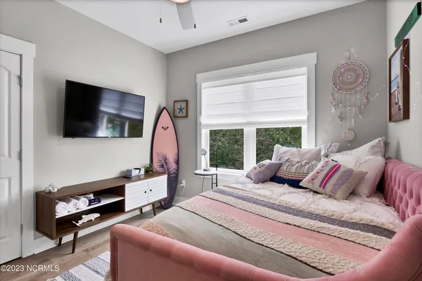 $3,000 | 305 Fayetteville Avenue, Unit 2, Carolina Beach, NC 28428