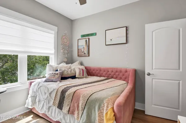 $3,000 | 305 Fayetteville Avenue, Unit 2, Carolina Beach, NC 28428