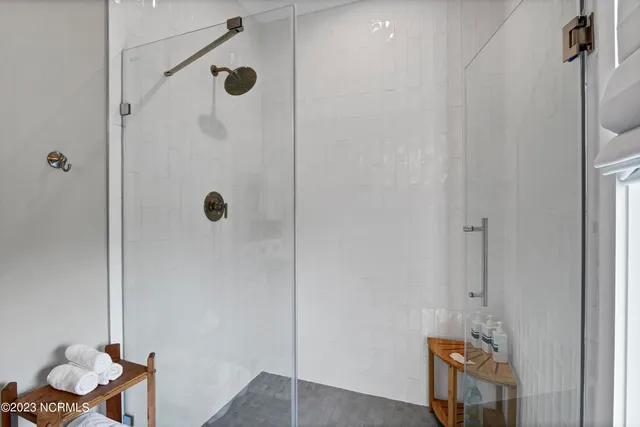 $3,000 | 305 Fayetteville Avenue, Unit 2, Carolina Beach, NC 28428