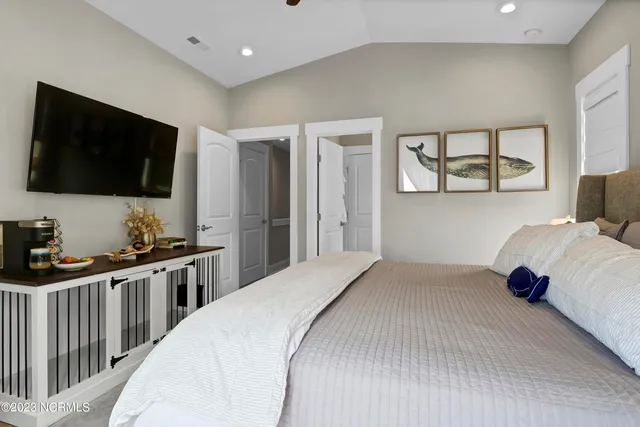 $3,000 | 305 Fayetteville Avenue, Unit 2, Carolina Beach, NC 28428