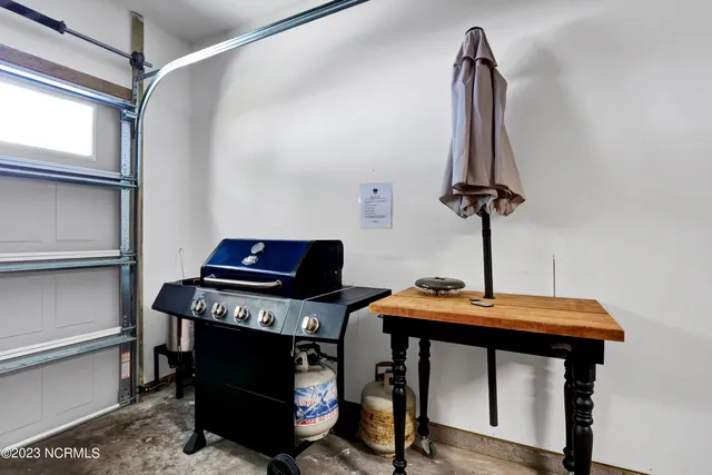 $3,000 | 305 Fayetteville Avenue, Unit 2, Carolina Beach, NC 28428