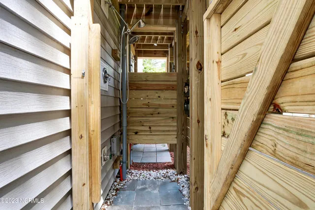 $3,000 | 305 Fayetteville Avenue, Unit 2, Carolina Beach, NC 28428