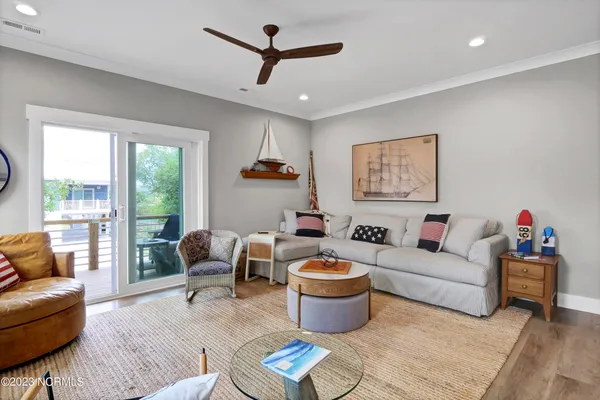 $3,000 | 305 Fayetteville Avenue, Unit 2, Carolina Beach, NC 28428