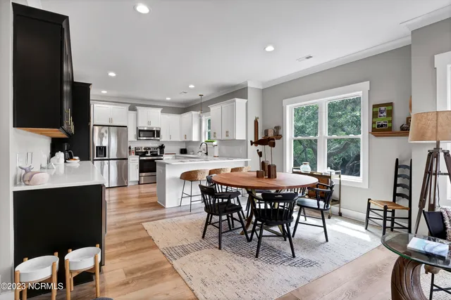 $3,000 | 305 Fayetteville Avenue, Unit 2, Carolina Beach, NC 28428