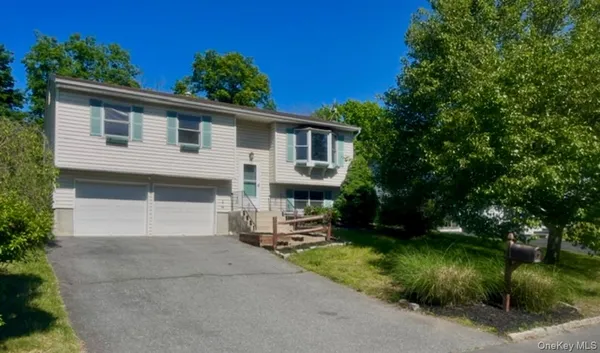 $439,900 | 310 Aristotle Drive, Maybrook, NY 12543