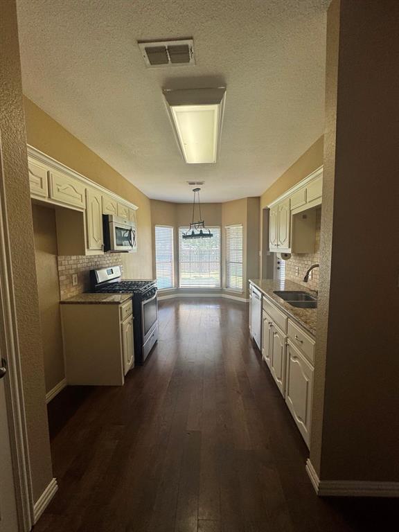 1403 Hickory Drive Pilot Point, TX 76258 - Photo 6 of 16