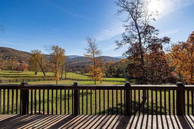 a outdoor living space with patio furniture and a ceiling fan
