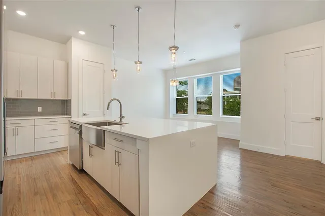 $515,000 | 4205 Roseland Avenue, Unit 205, Dallas, TX 75204