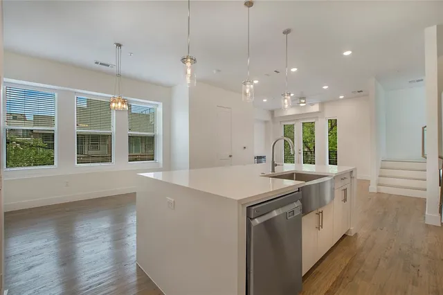 $515,000 | 4205 Roseland Avenue, Unit 205, Dallas, TX 75204