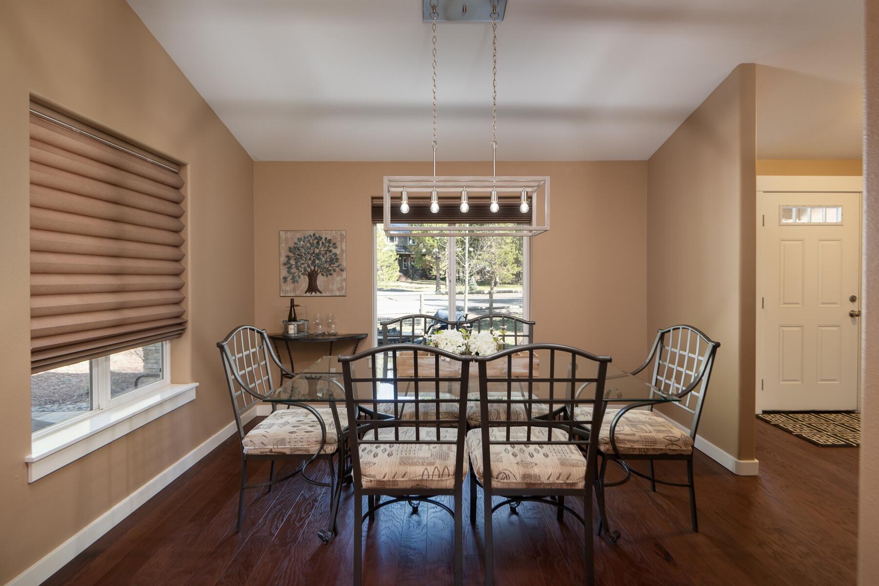 56221 Tree Duck Road Bend, OR 97707 - Photo 5 of 33 batch_05 dining room