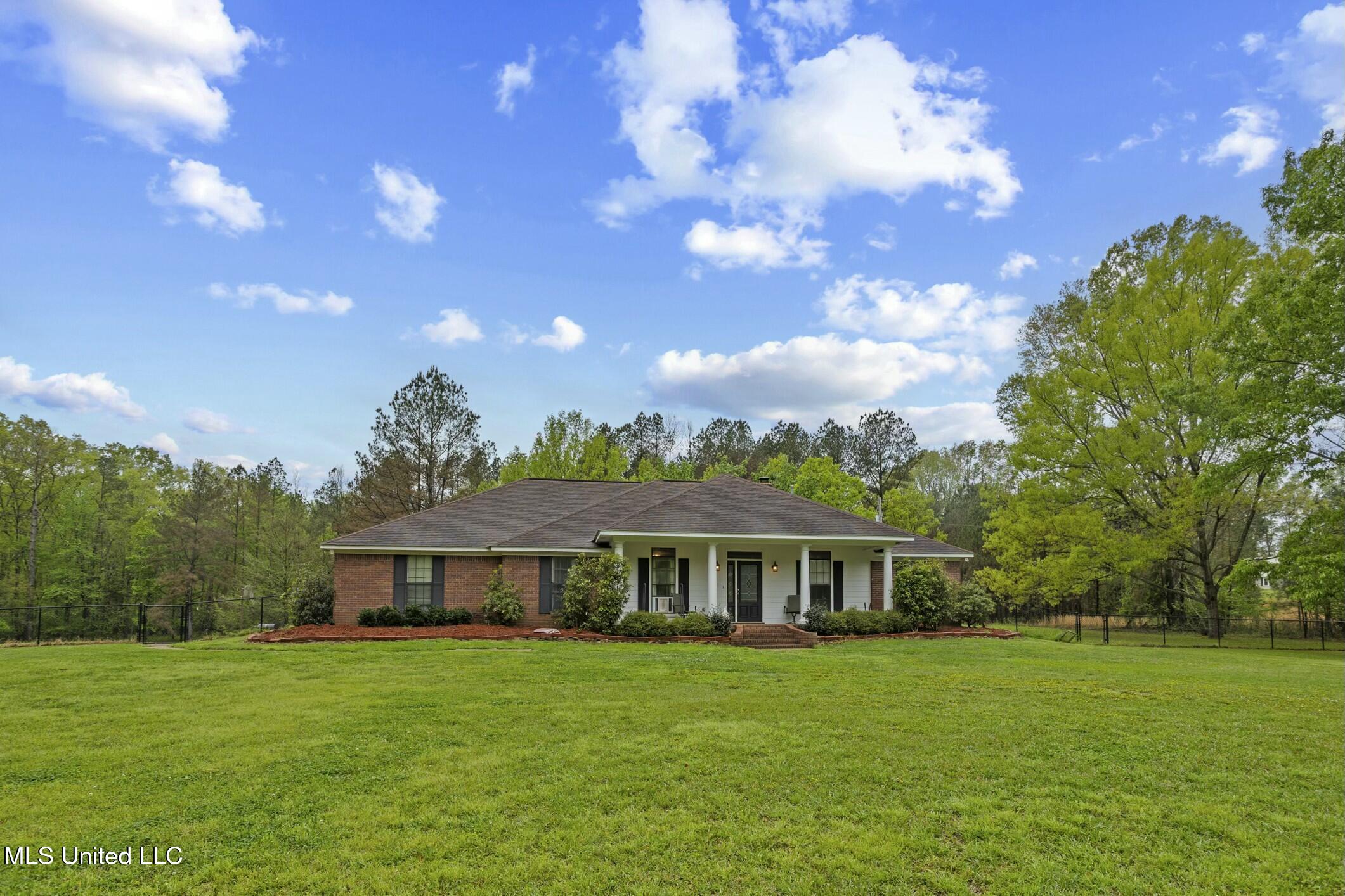 137 Falcon Ridge Drive Raymond, MS 39154 - Photo 3 of 52 tempImage24QrGR