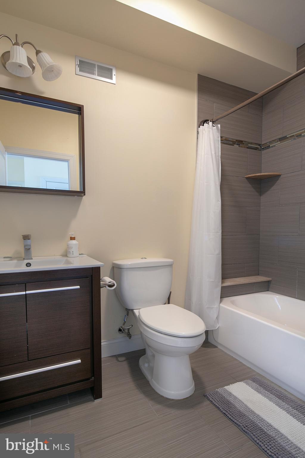 713 North 20th Street, Unit B Philadelphia, PA 19130 - Photo 7 of 14