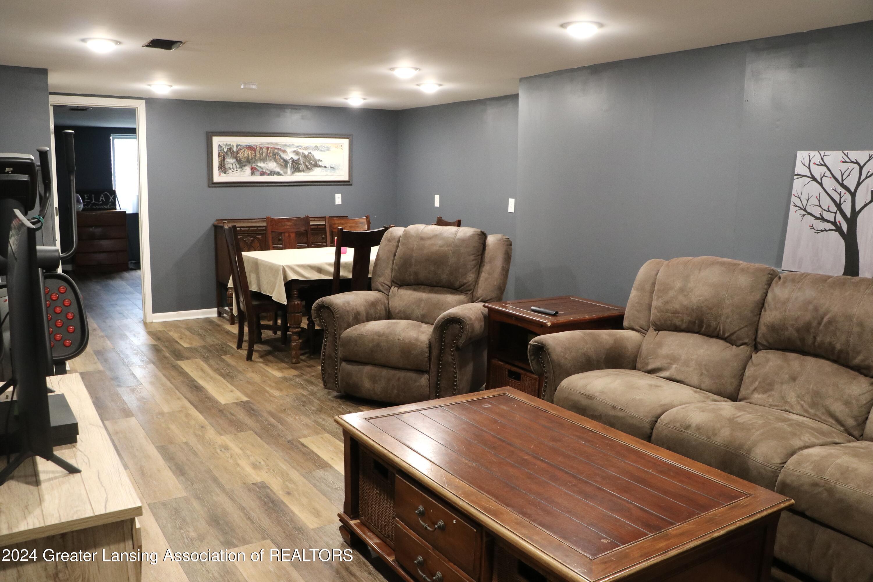 7851 West Henderson Road Elsie, MI 48831 - Photo 27 of 28 Family room