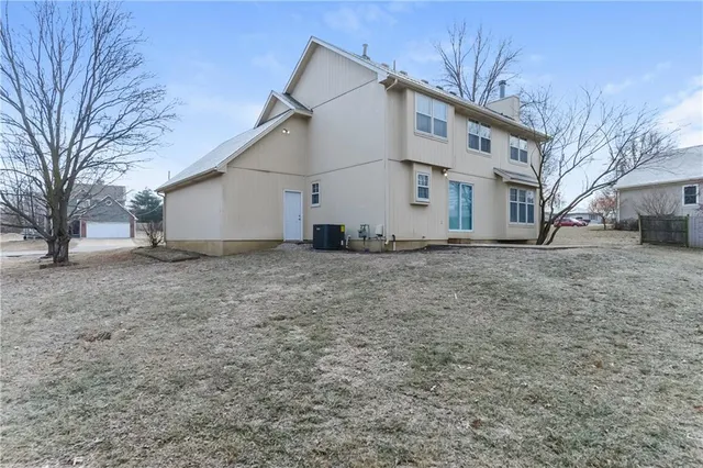 $2,725 | 5620 Meadow View Drive, Shawnee, KS 66226