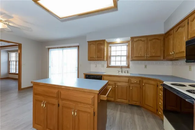 $2,725 | 5620 Meadow View Drive, Shawnee, KS 66226