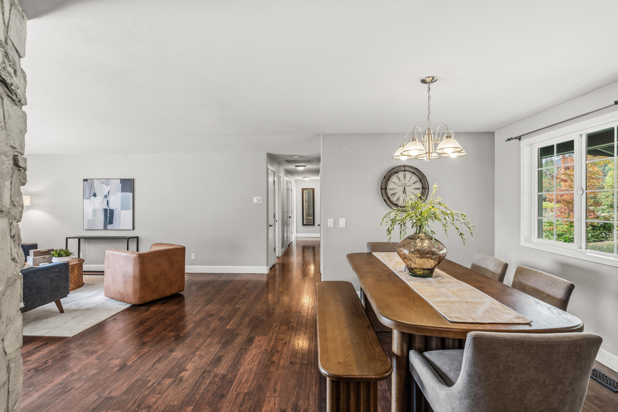 348 Ridgewood Drive Jacksonville, OR 97530 - Photo 6 of 55 Dining Area