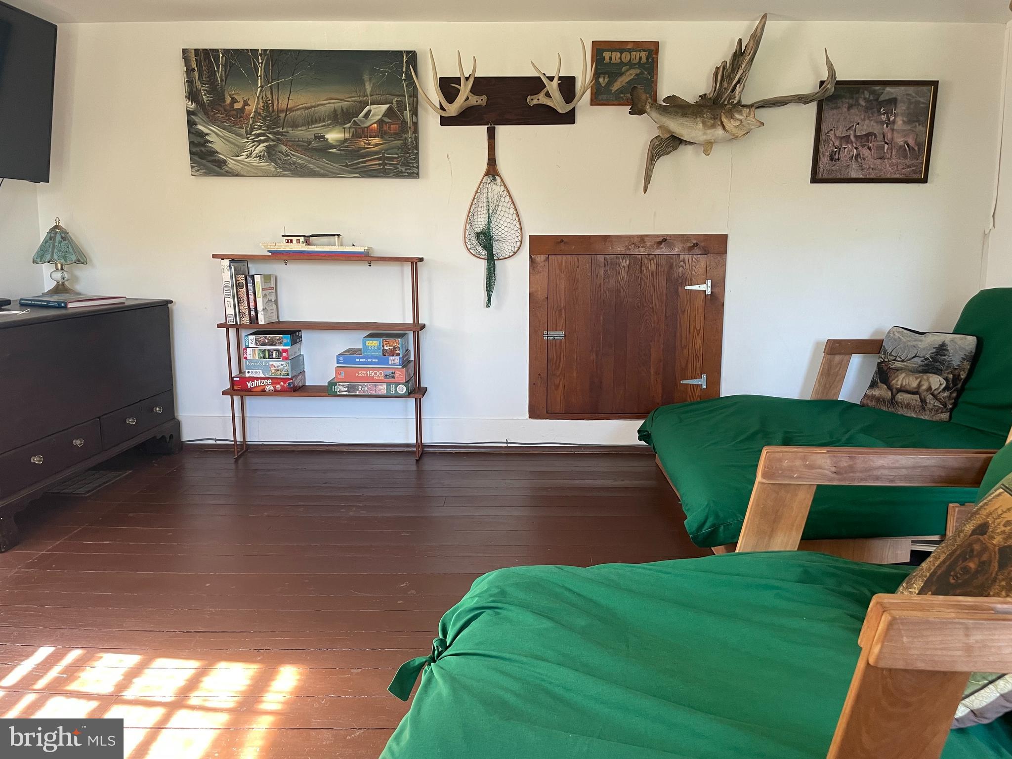 2720 Church Street Quantico, MD 21856 - Photo 18 of 35 a living room with furniture and a wooden floor