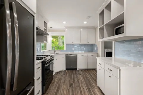 $2,400 | 5127 Maple Street, Bellaire, TX 77401