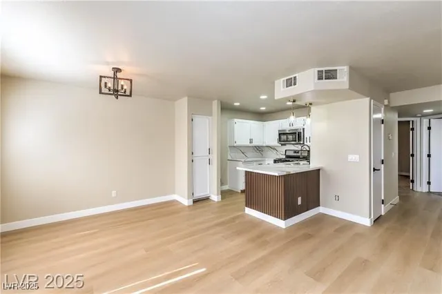 $1,500 | 8450 Alta Drive, Unit 121, Las Vegas, NV 89145