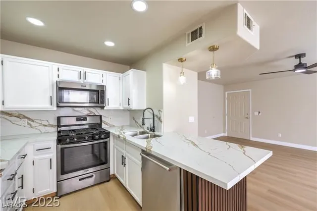 $1,500 | 8450 Alta Drive, Unit 121, Las Vegas, NV 89145