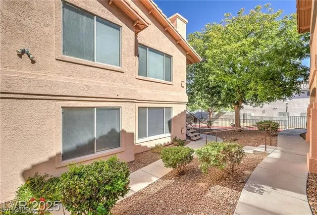 $1,500 | 8450 Alta Drive, Unit 121, Las Vegas, NV 89145