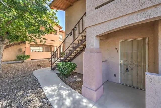 $1,500 | 8450 Alta Drive, Unit 121, Las Vegas, NV 89145