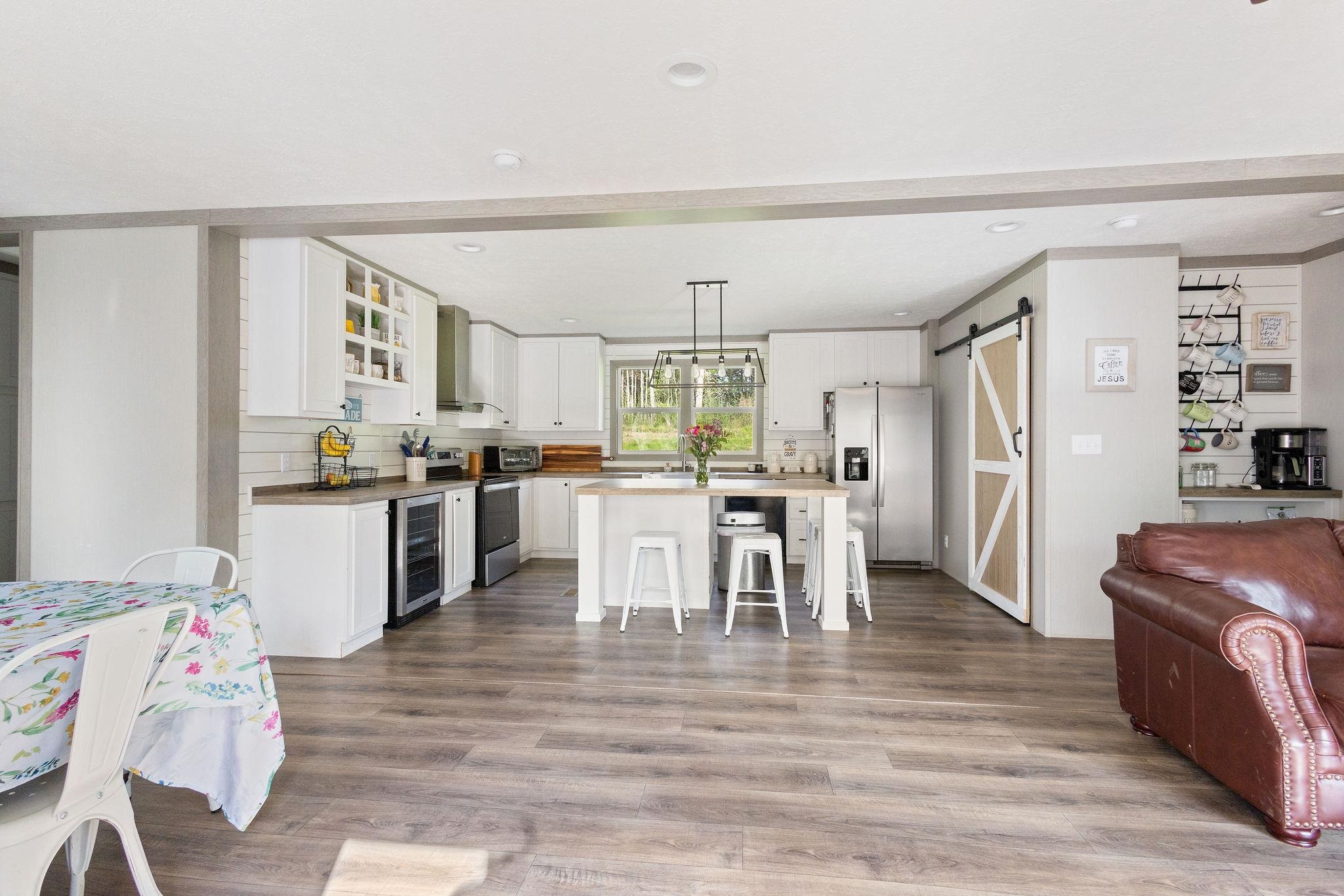 4050 Miller Road Hodges, SC 29653 - Photo 2 of 36