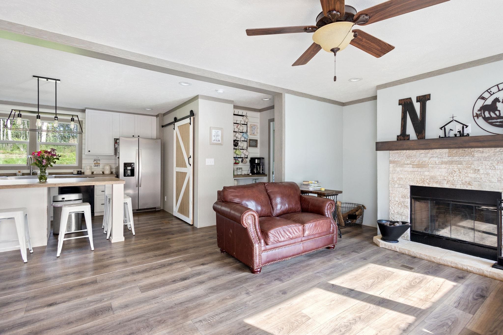 4050 Miller Road Hodges, SC 29653 - Photo 4 of 36