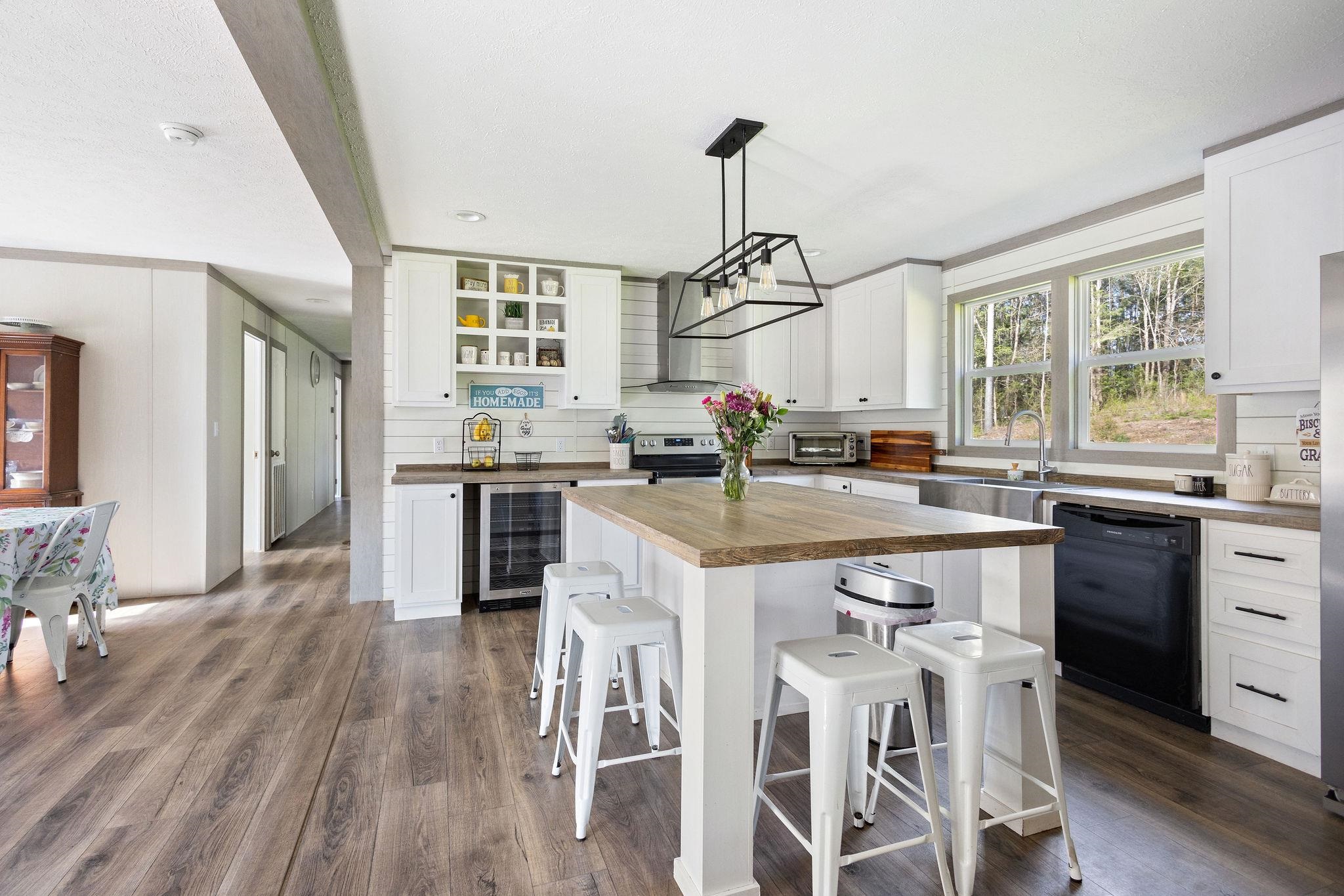 4050 Miller Road Hodges, SC 29653 - Photo 8 of 36