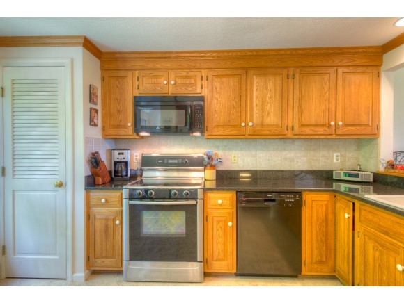 15 Hawk Ridge Road, Unit 15 Meredith, NH 03253 - Photo 11 of 31 Gallery Image 11