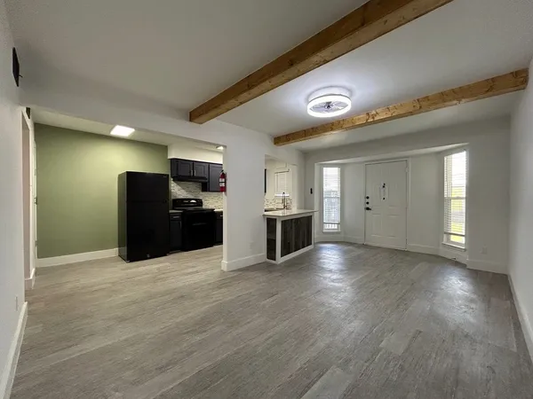 $1,350 | 1010 South Wayside Drive, Unit 406, Houston, TX 77023