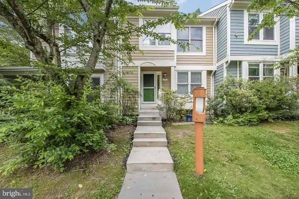 $3,200 | 1657 Oak Spring Way, Reston, VA 20190