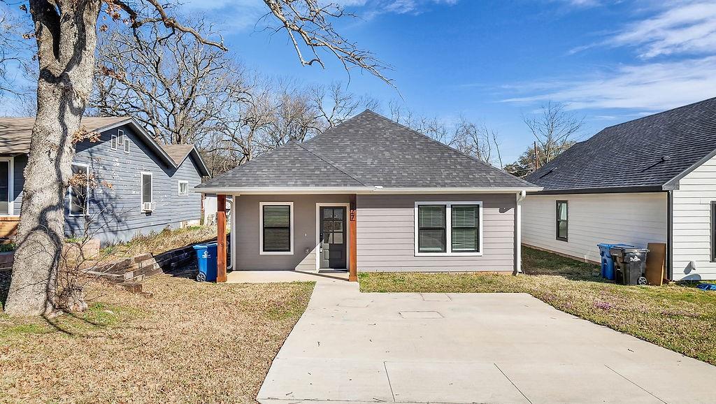 727 East Gandy Street Denison, TX 75021 - Photo 17 of 21 a front view of a house with a yard and garage
