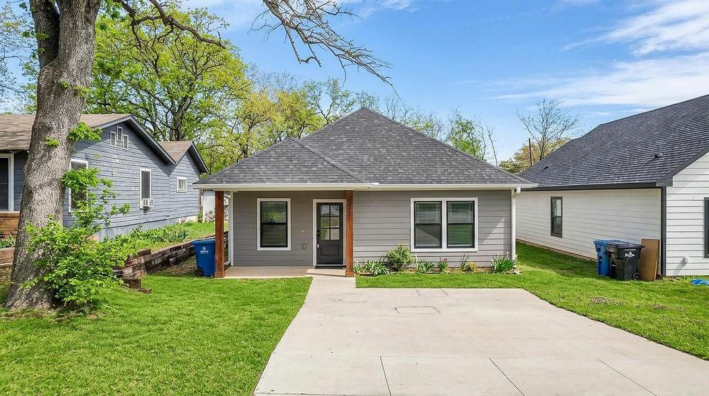 727 East Gandy Street Denison, TX 75021 - Photo 19 of 21 a front view of house with yard and green space