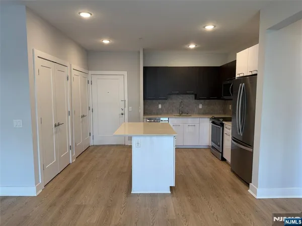 $2,845 | 2150 North Central Road, Unit 409, Fort Lee, NJ 07024