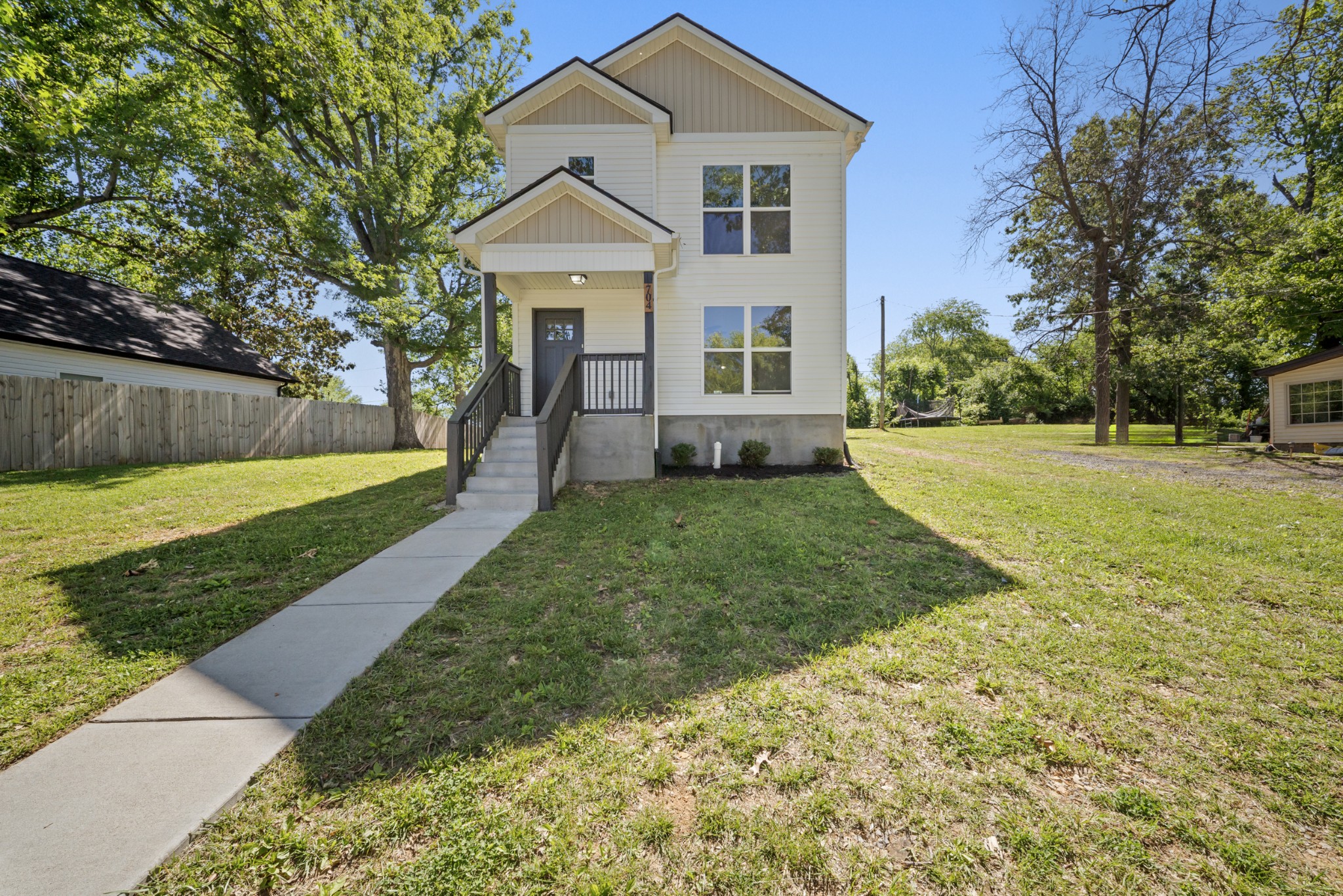 704 Perry Drive Springfield, TN 37172 - Photo 2 of 38