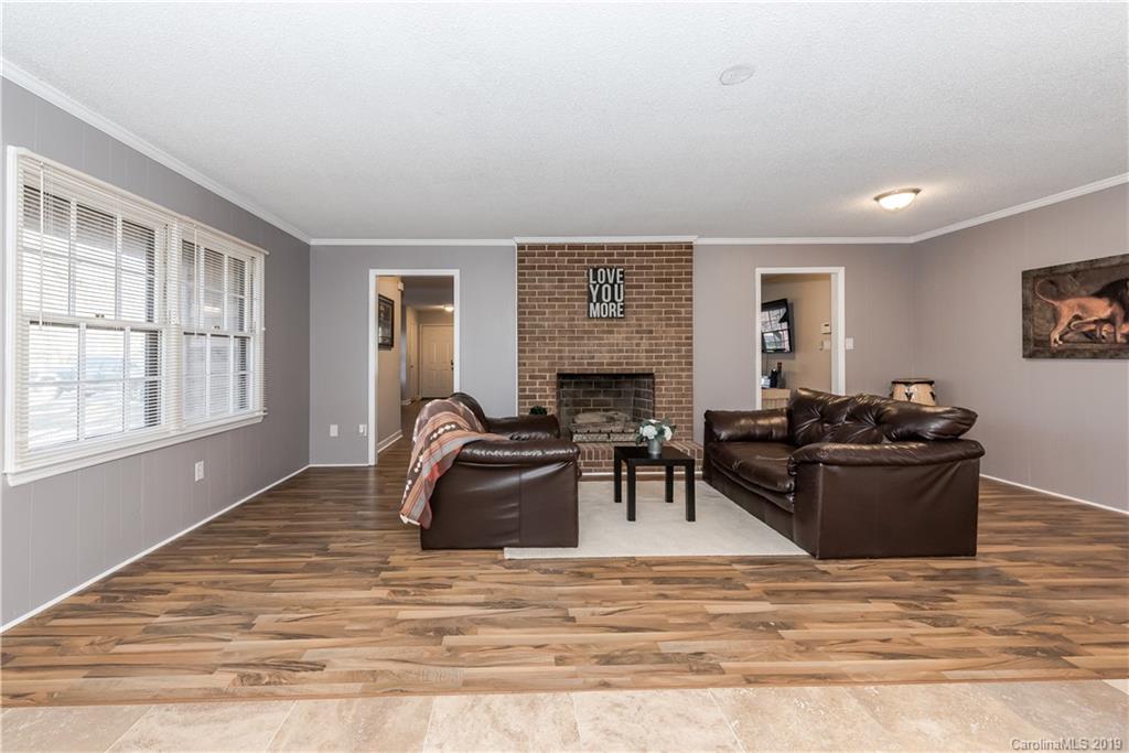 2909 Sunset Road Charlotte, NC 28216 - Photo 3 of 28 Gallery Image 3