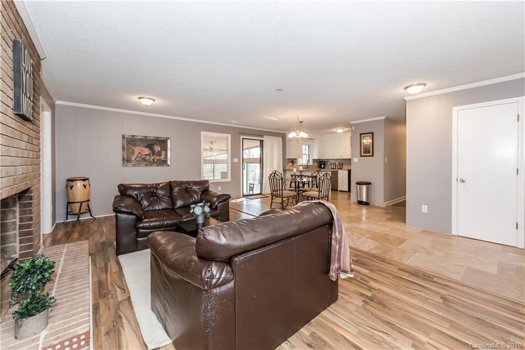 2909 Sunset Road Charlotte, NC 28216 - Photo 4 of 28 Gallery Image 4