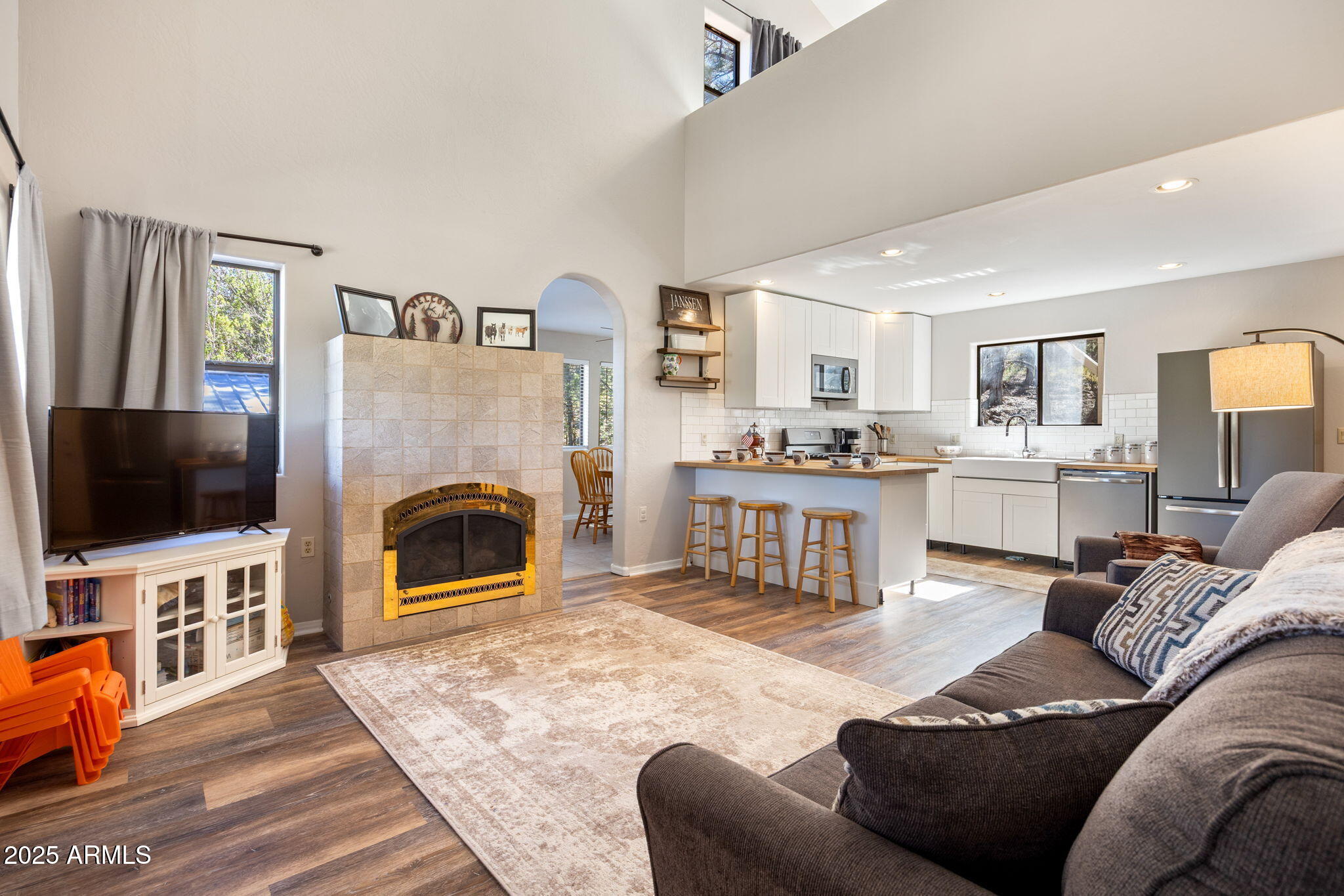 3684 Diamondback Drive Overgaard, AZ 85933 - Photo 5 of 36 a living room with furniture and a flat screen tv