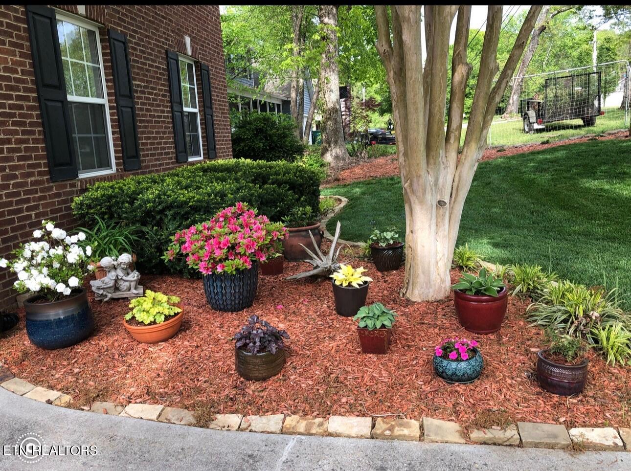 8829 Nubbin Ridge Road Knoxville, TN 37923 - Photo 53 of 57 Flower Bed