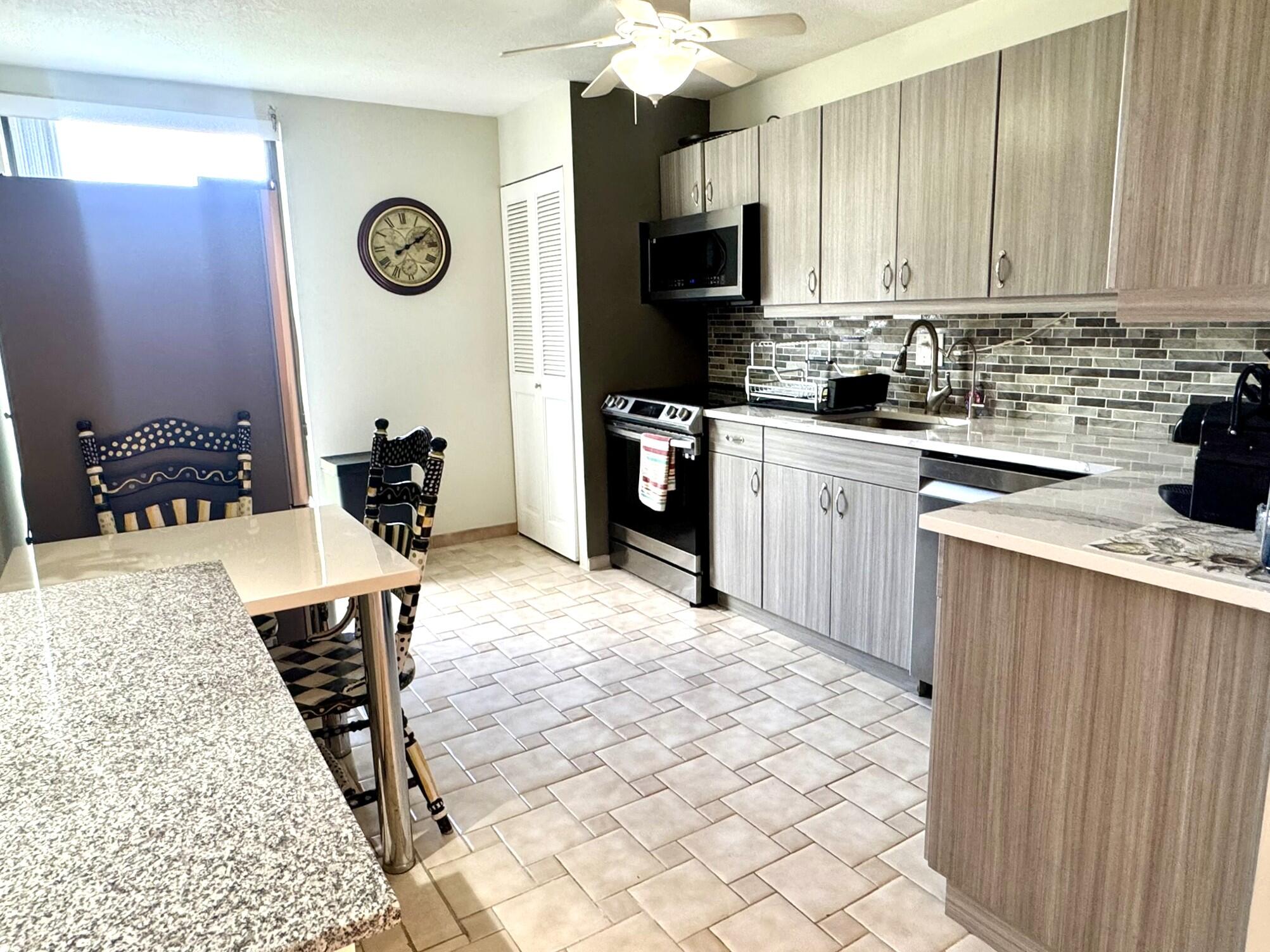 1629 Riverview Road, Unit 221 Deerfield Beach, FL 33441 - Photo 2 of 31 Kitchen