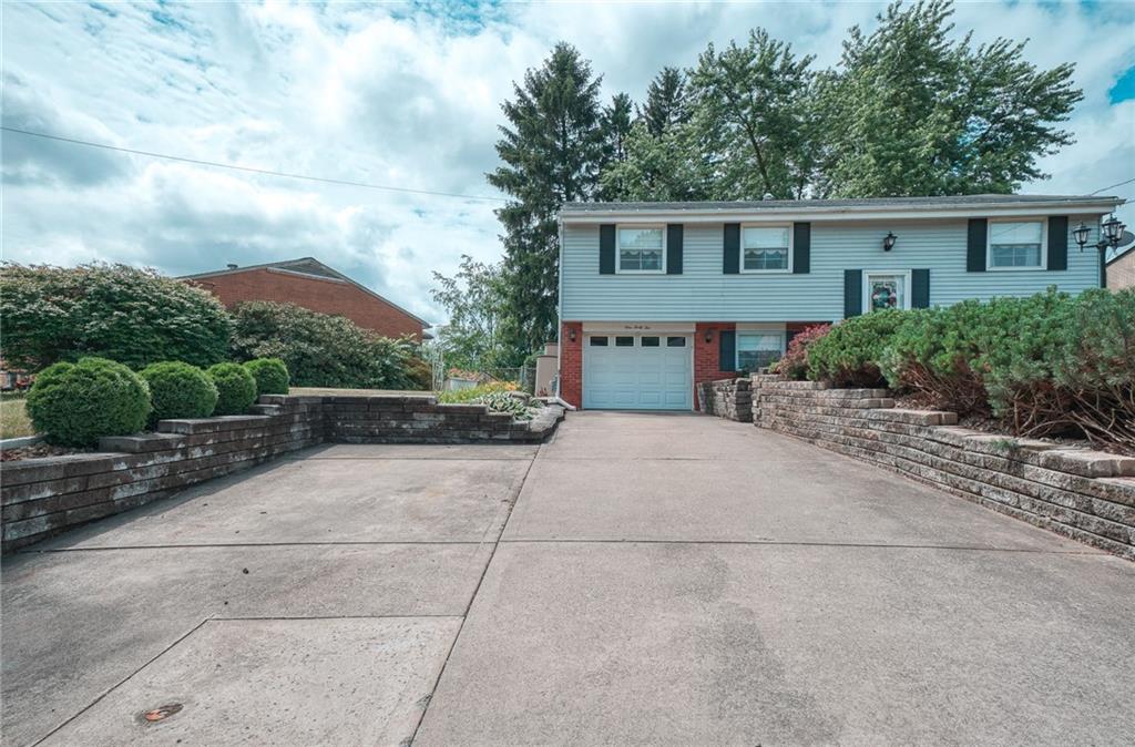 142 William Circle McKees Rocks, PA 15136 - Photo 21 of 23 front view of house with a yard